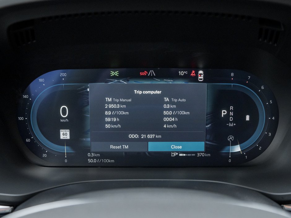 2025 Volvo XC60 B5 AWD Plus Dark Theme-10