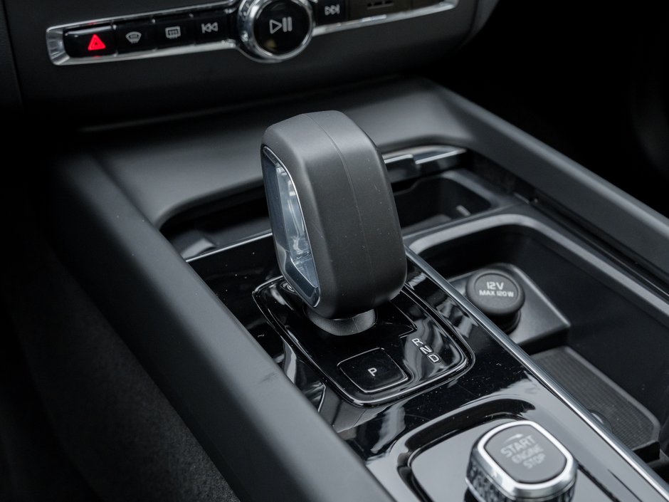 2025 Volvo XC60 B5 AWD Plus Dark Theme-18