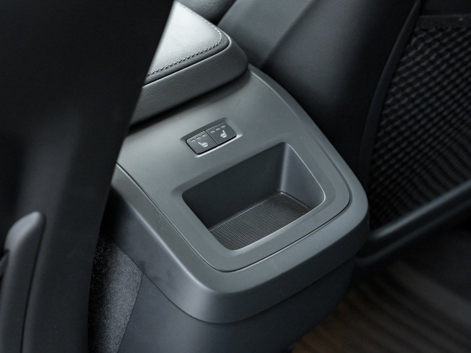 2025 Volvo XC60 B5 AWD Plus Dark Theme-27