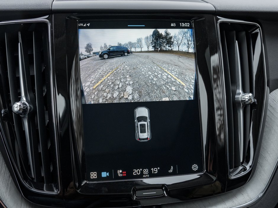 2025 Volvo XC60 B5 AWD Plus Dark Theme-14