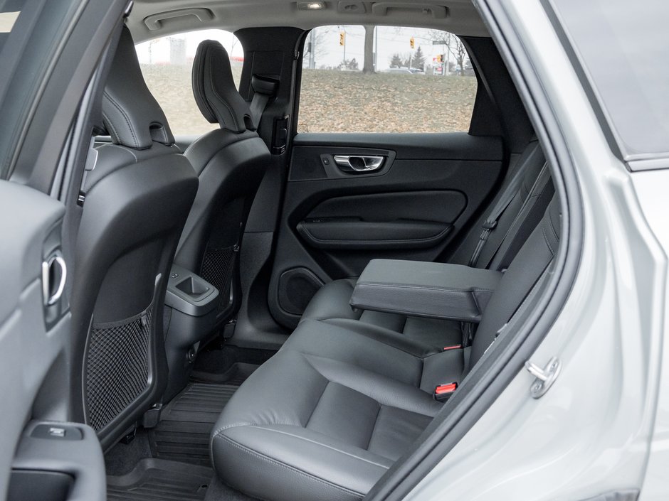 2025 Volvo XC60 B5 AWD Plus Dark Theme-26