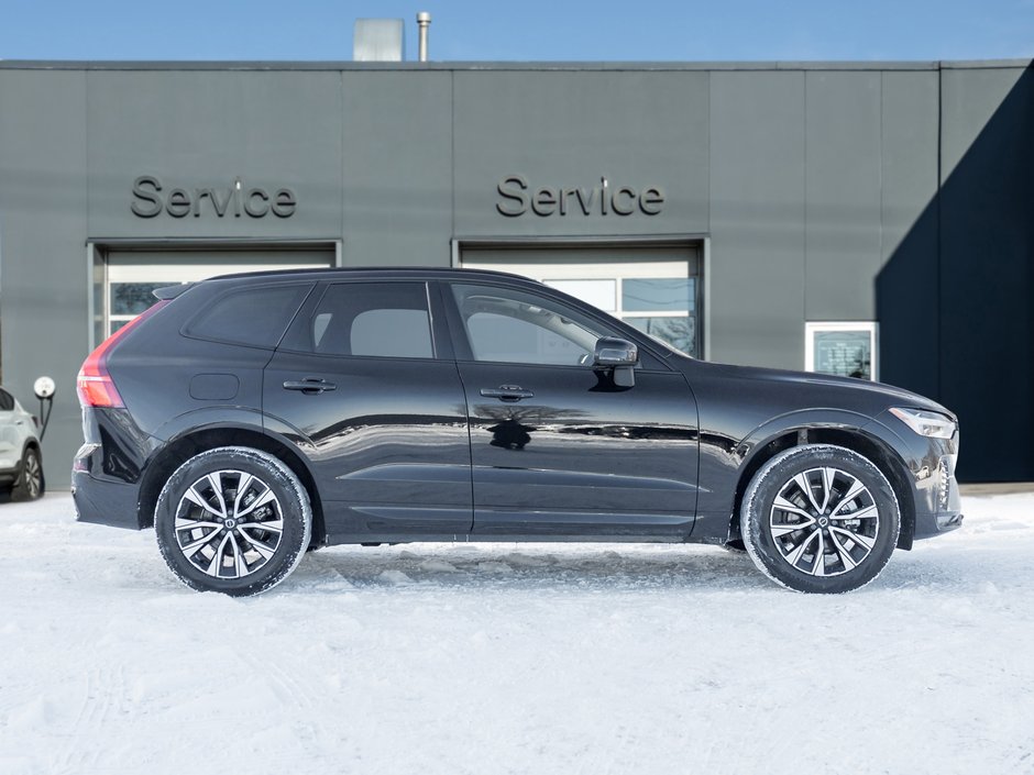 2025 Volvo XC60 B5 AWD Core Dark Theme 19 ALLOY WHEELS  VOLVO CPO-4