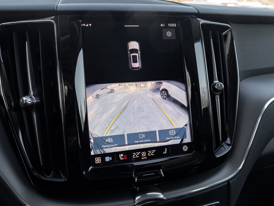 2025 Volvo XC60 B5 AWD Core Dark Theme 19 ALLOY WHEELS  VOLVO CPO-11