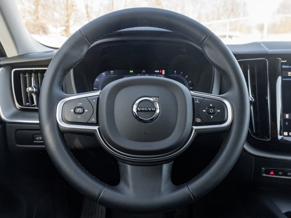 2025 Volvo XC60 B5 AWD Core Dark Theme 19 ALLOY WHEELS  VOLVO CPO-7