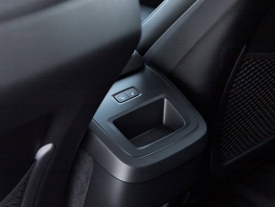 2025 Volvo XC60 B5 AWD Core Dark Theme 19 ALLOY WHEELS  VOLVO CPO-22