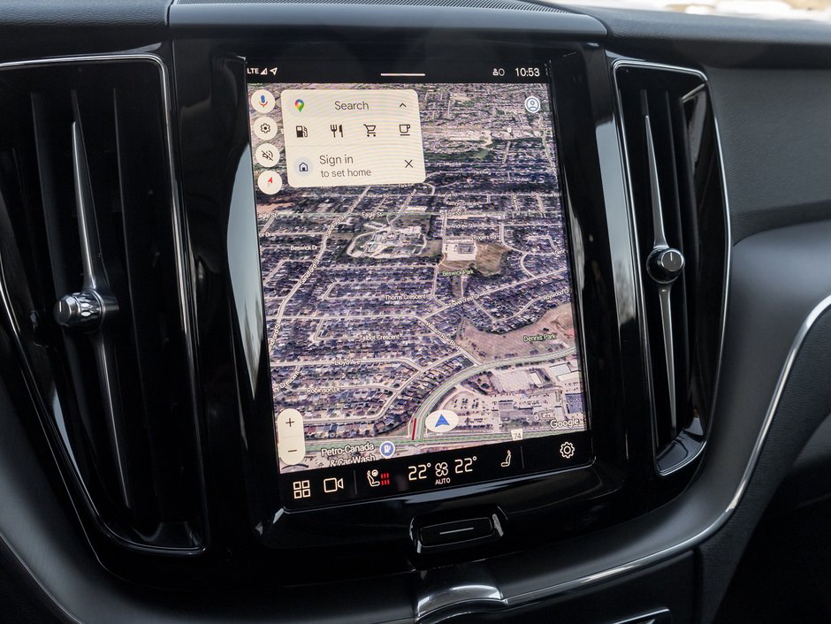 2025 Volvo XC60 B5 AWD Core Dark Theme 19 ALLOY WHEELS  VOLVO CPO-10