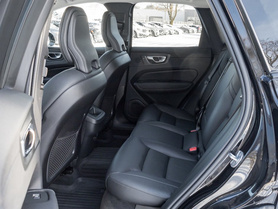 2025 Volvo XC60 B5 AWD Core Dark Theme 19 ALLOY WHEELS  VOLVO CPO-21