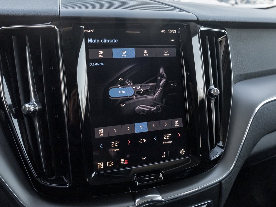 2025 Volvo XC60 B5 AWD Core Dark Theme 19 ALLOY WHEELS  VOLVO CPO-17