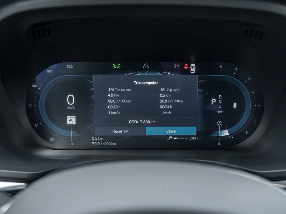 Volvo XC60 B5 AWD Plus Dark Theme 20ALLOY WHEELS LOW KM  CPO 2025-9