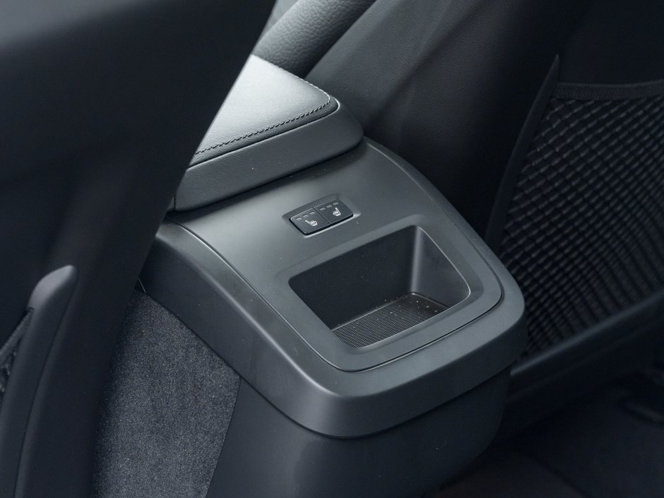 Volvo XC60 B5 AWD Plus Dark Theme 20ALLOY WHEELS LOW KM  CPO 2025-22