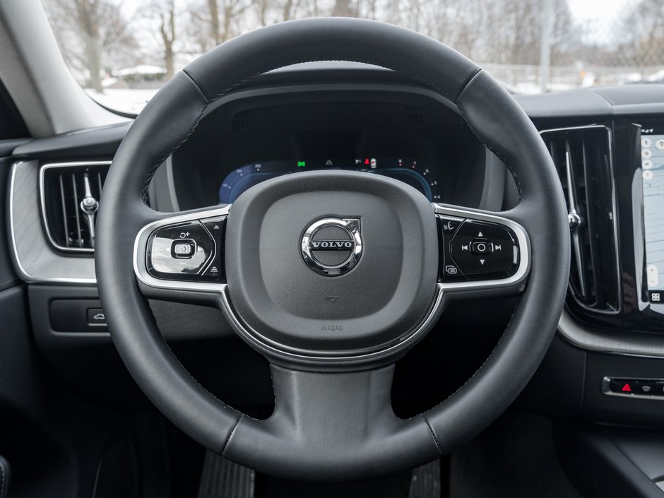 Volvo XC60 B5 AWD Plus Dark Theme 20ALLOY WHEELS LOW KM  CPO 2025-7