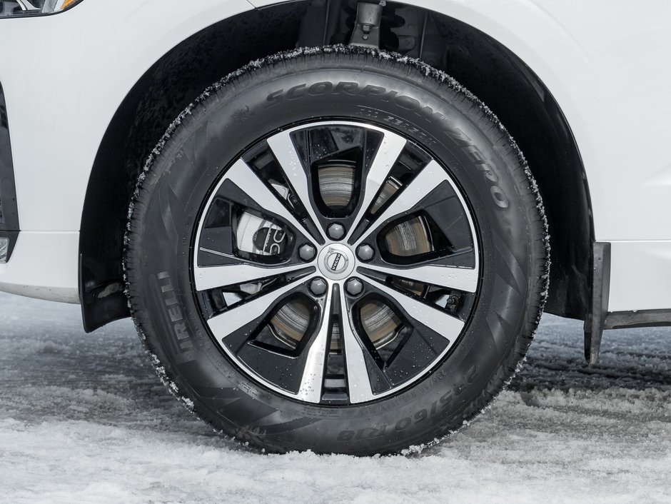 Volvo XC60 B5 AWD Dark Theme  CPO RATE fr 3.49%* CLIMATE PACK 2025-3