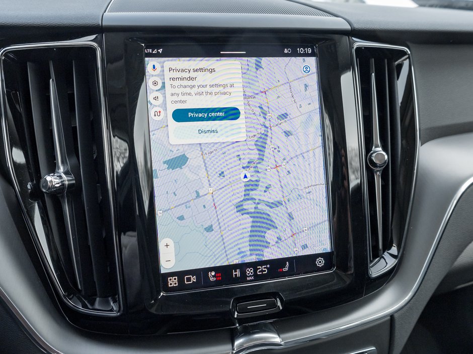 Volvo XC60 B5 AWD Dark Theme  CPO RATE fr 3.49%* CLIMATE PACK 2025-10