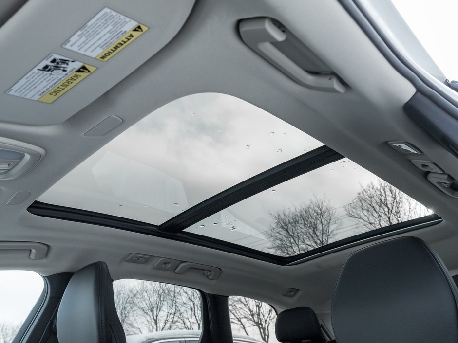 Volvo XC60 B5 AWD Dark Theme  CPO RATE fr 3.49%* CLIMATE PACK 2025-19