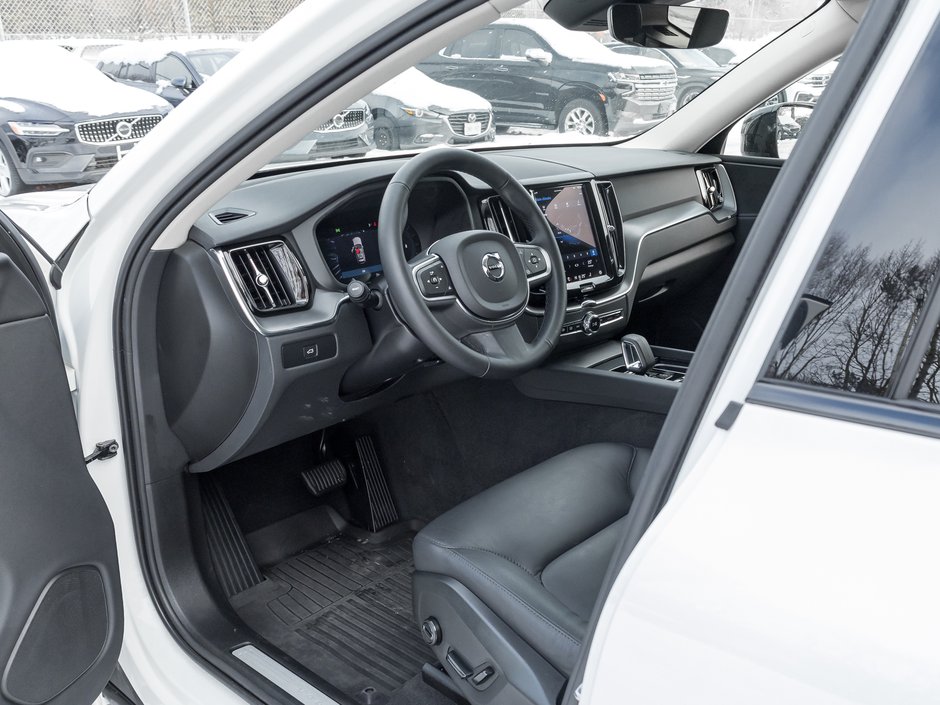 Volvo XC60 B5 AWD Dark Theme  CPO RATE fr 3.49%* CLIMATE PACK 2025-6