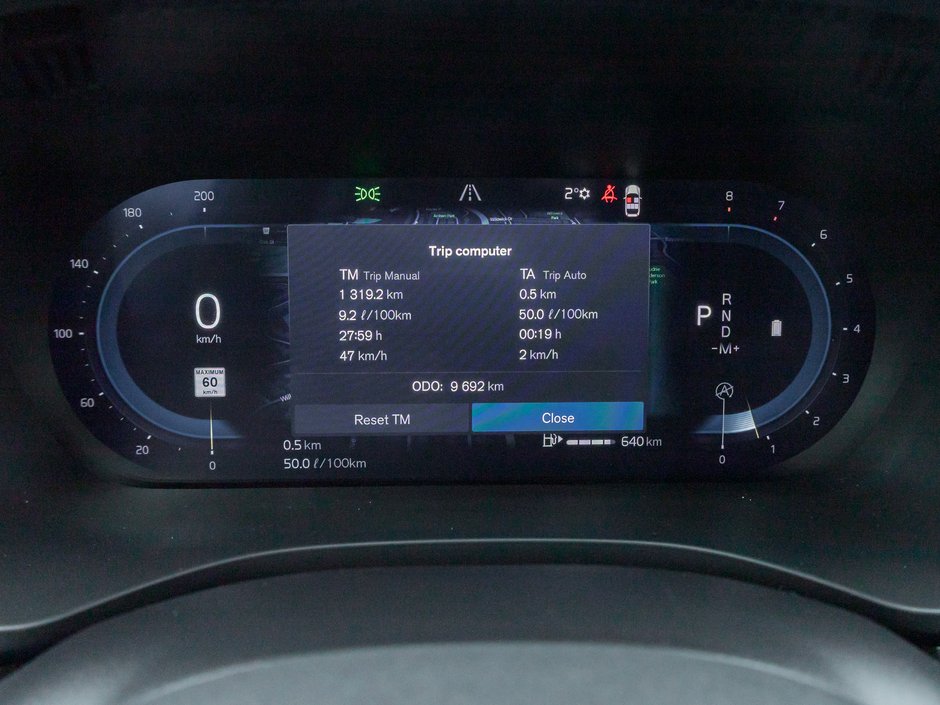 2025 Volvo XC60 B5 AWD Core Dark Theme 19 ALLOY WHEELS  VOLVO CPO-9