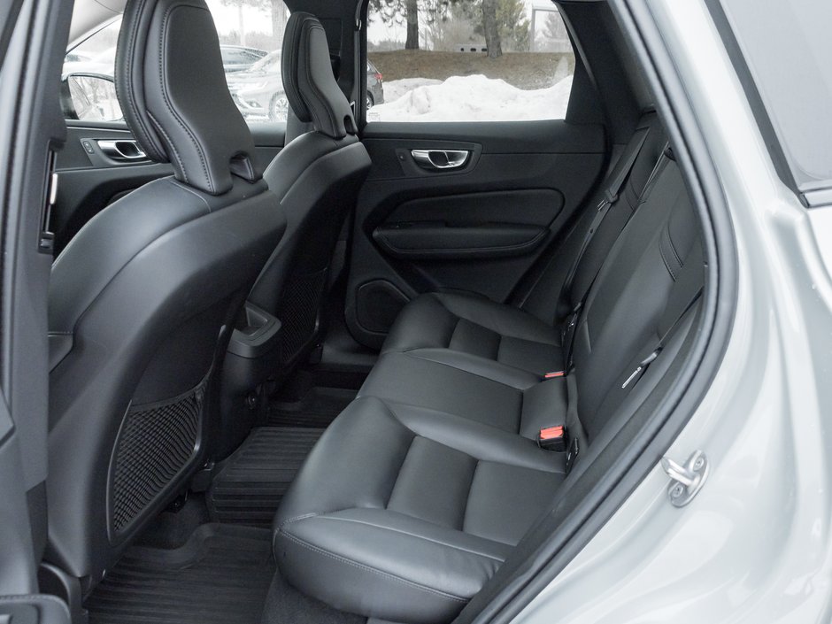 2025 Volvo XC60 B5 AWD Core Dark Theme 19 ALLOY WHEELS  VOLVO CPO-20