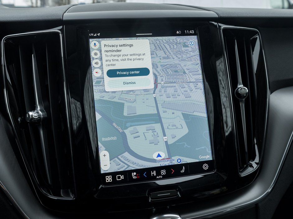 2025 Volvo XC60 B5 AWD Core Dark Theme 19 ALLOY WHEELS  VOLVO CPO-10