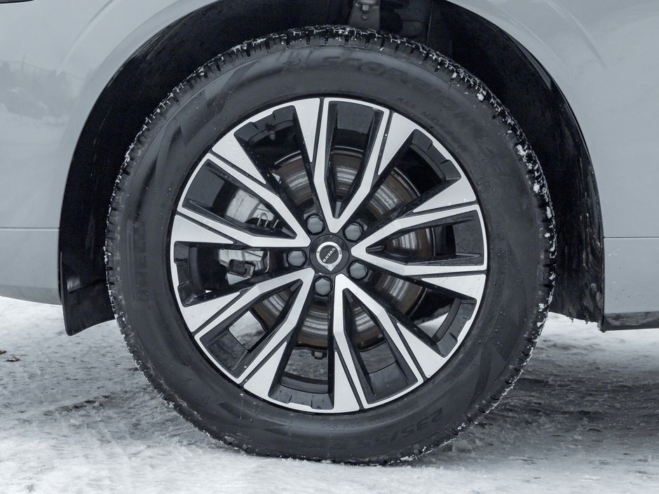 2025 Volvo XC60 B5 AWD Core Dark Theme 19 ALLOY WHEELS  VOLVO CPO-3