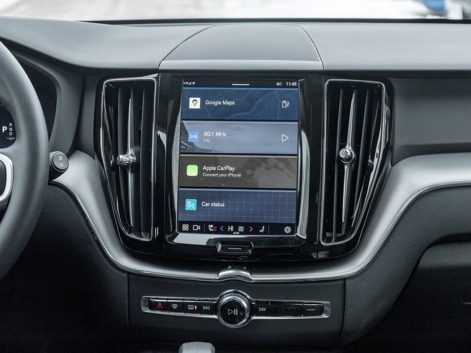 2025 Volvo XC60 B5 AWD Core Dark Theme 19 ALLOY WHEELS  VOLVO CPO-23