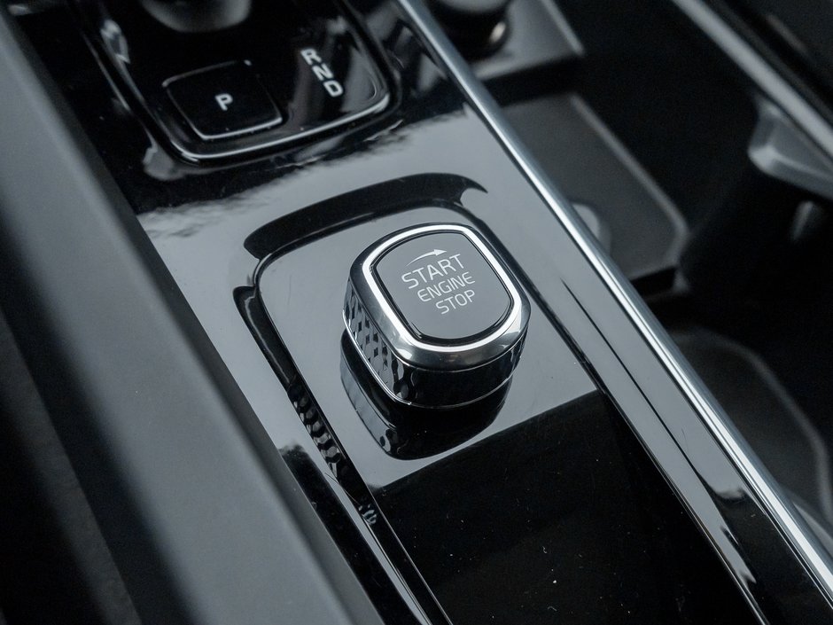 2025 Volvo XC60 B5 AWD Plus Dark Theme-14