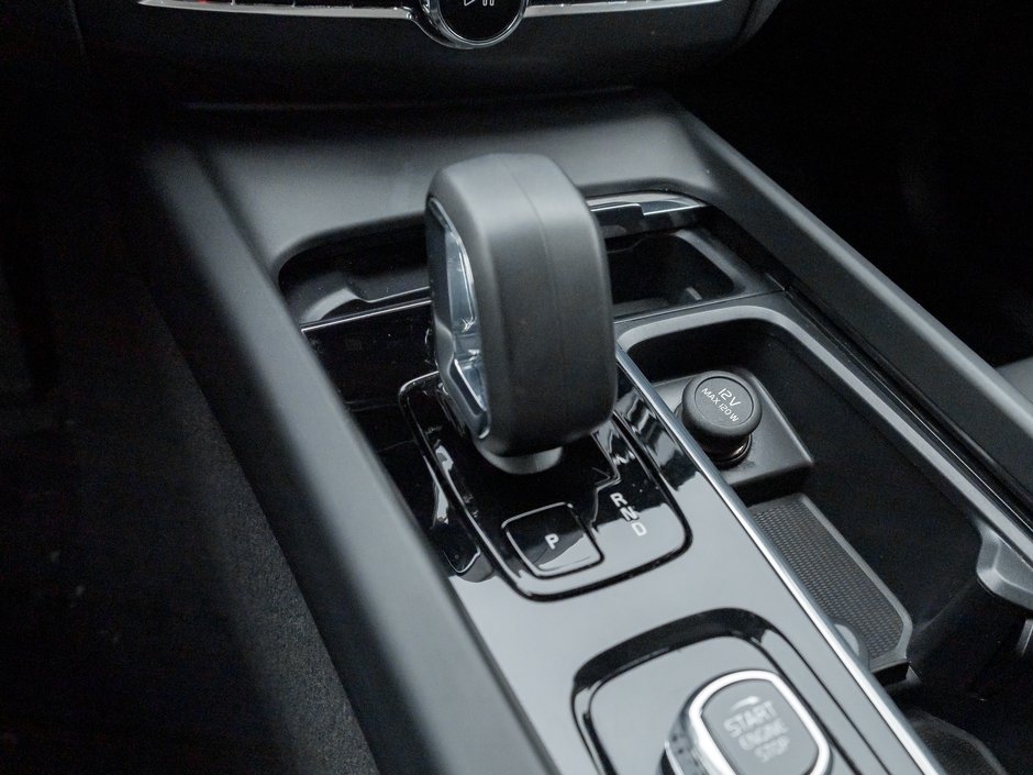 2025 Volvo XC60 B5 AWD Plus Dark Theme-13