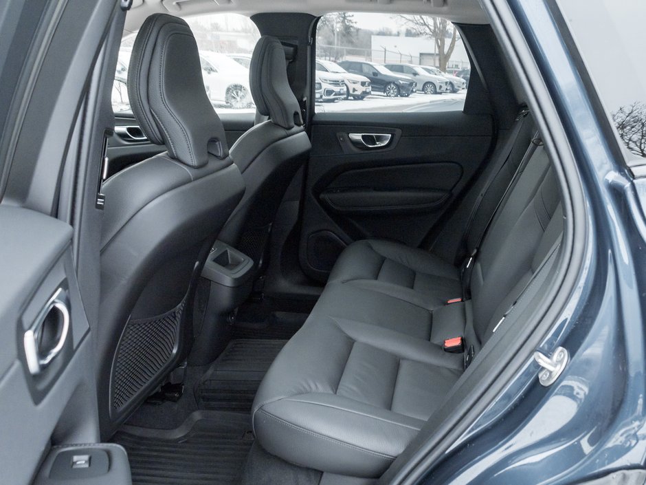 2025 Volvo XC60 B5 AWD Plus Dark Theme-18