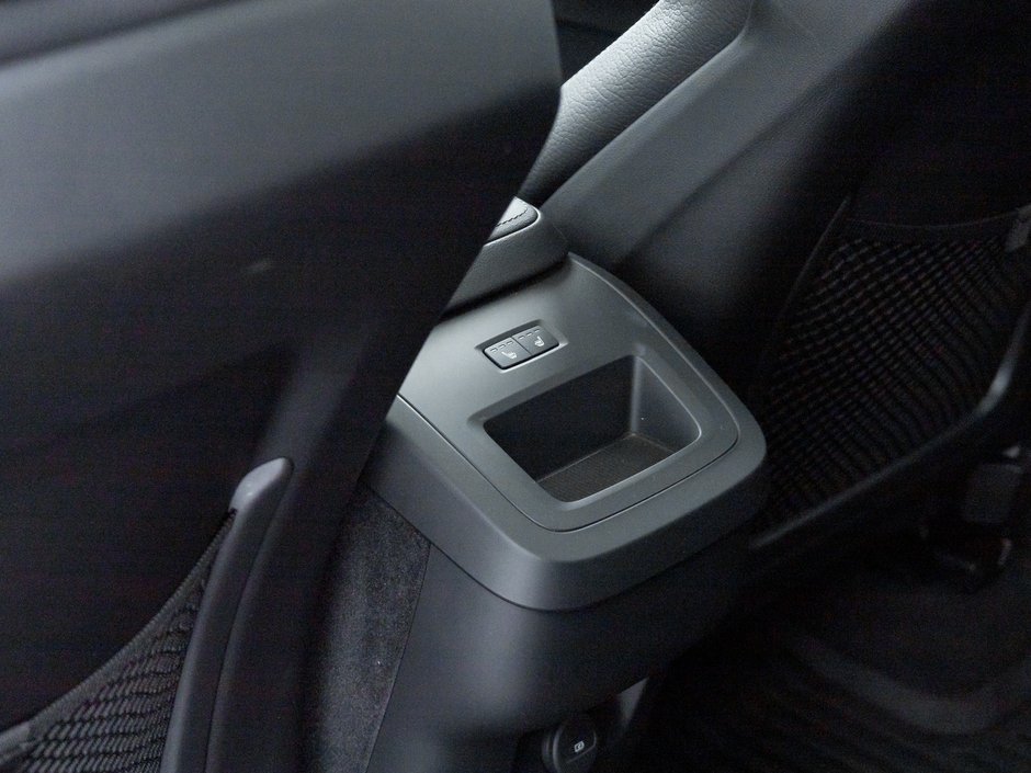 2025 Volvo XC60 B5 AWD Plus Dark Theme-19