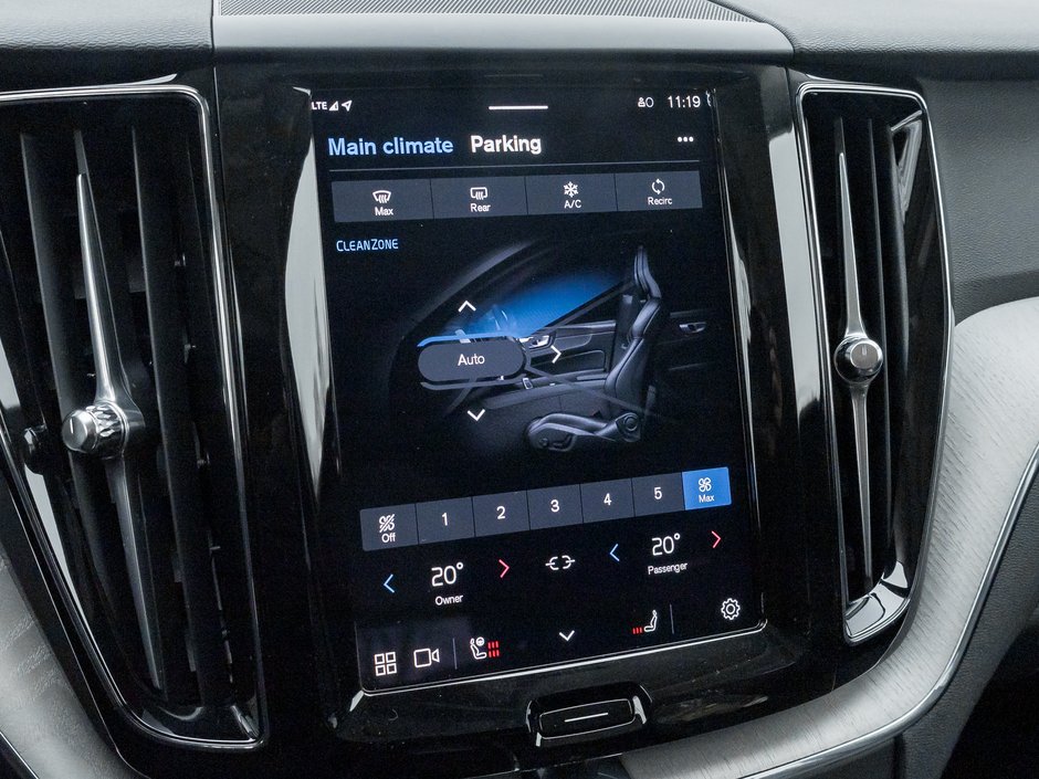 2025 Volvo XC60 B5 AWD Plus Dark Theme-16