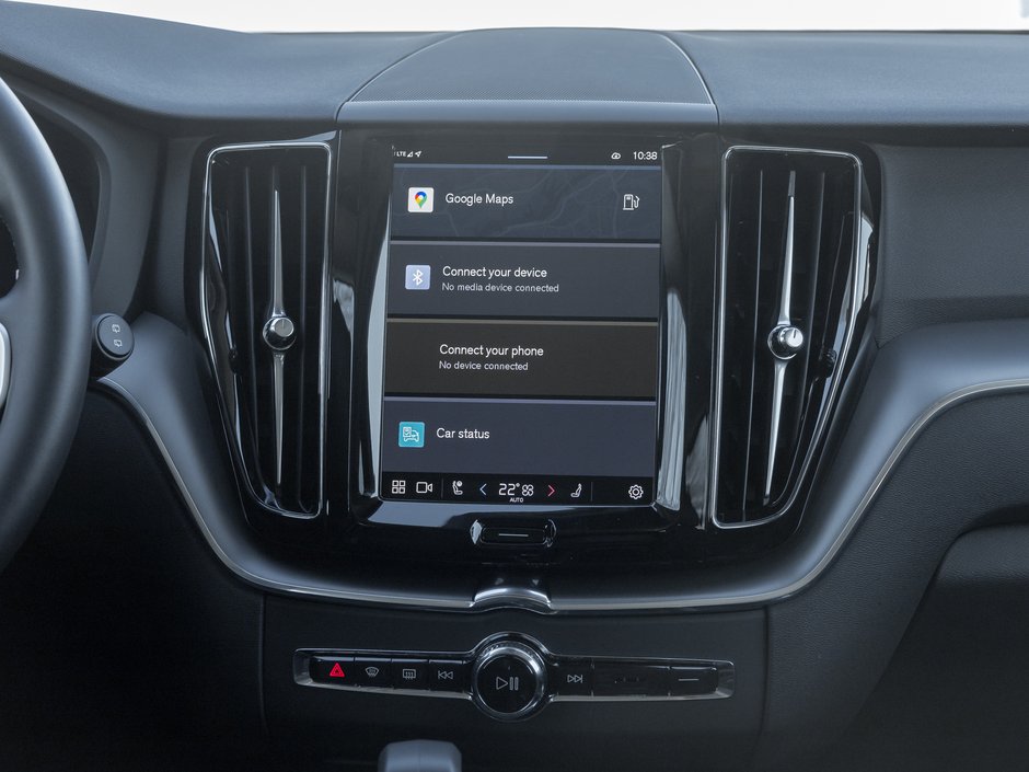 2025 Volvo XC60 B5 AWD Core Dark Theme  19 ALLOY WHEEL  VOLVO CPO-20