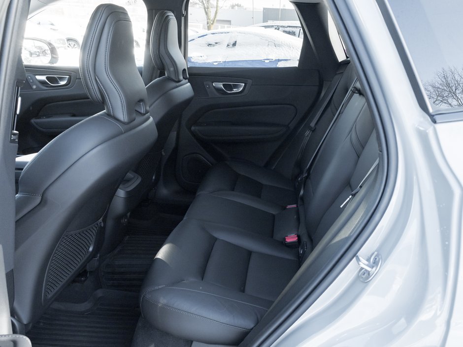 2025 Volvo XC60 B5 AWD Core Dark Theme  19 ALLOY WHEEL  VOLVO CPO-17