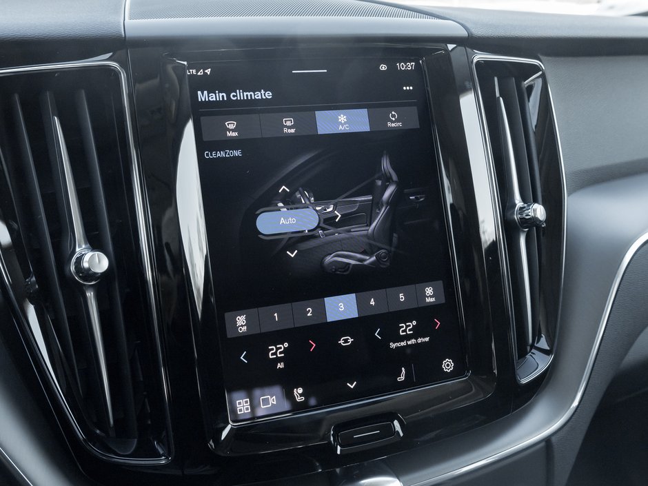 2025 Volvo XC60 B5 AWD Core Dark Theme  19 ALLOY WHEEL  VOLVO CPO-14