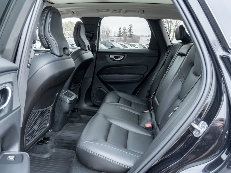 2025 Volvo XC60 B5 AWD Core Dark Theme  VOLVO CPO RATE FROM 3.49%*-20