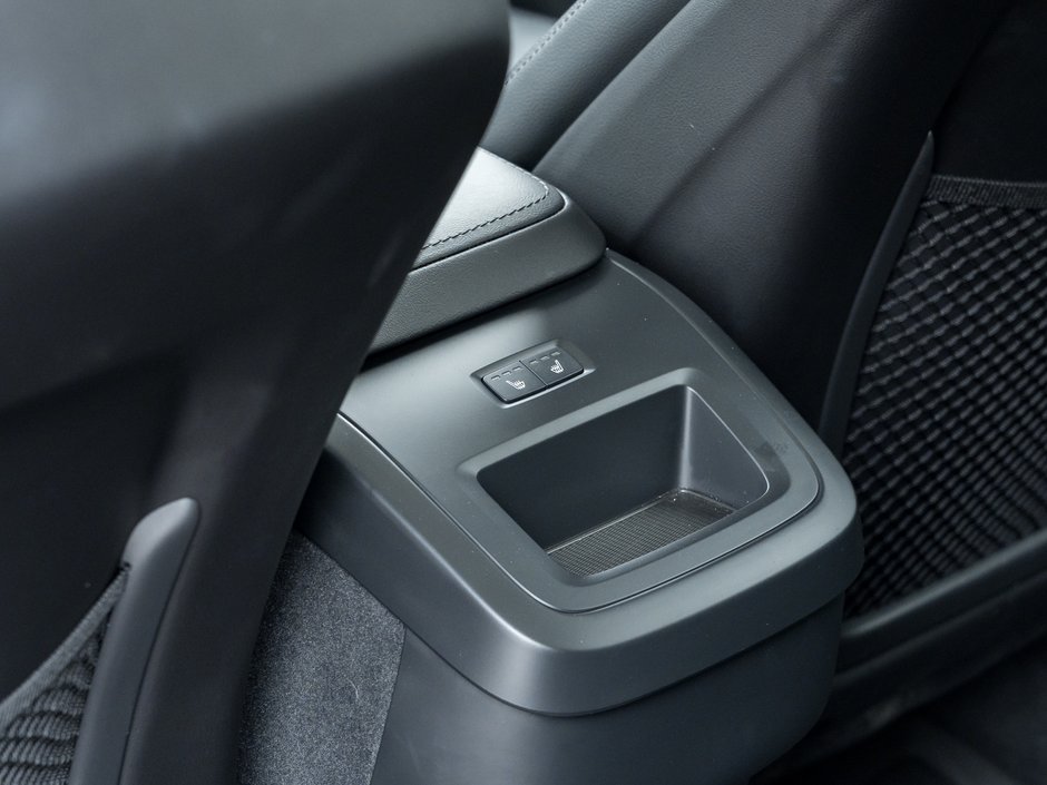 2025 Volvo XC60 B5 AWD Core Dark Theme  VOLVO CPO RATE FROM 3.49%*-21