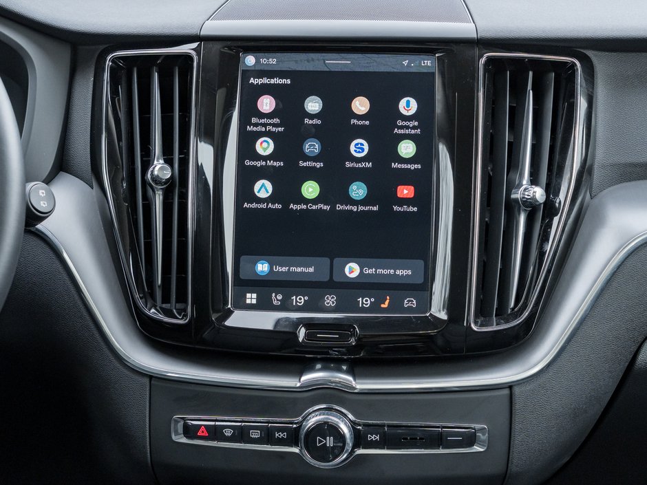 2025 Volvo XC60 B5 AWD Core Dark Theme  VOLVO CPO RATE FROM 3.49%*-23