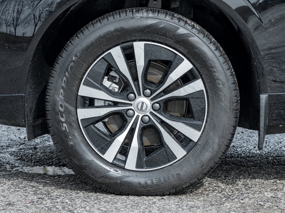 2025 Volvo XC60 B5 AWD Core Dark Theme  VOLVO CPO RATE FROM 3.49%*-3