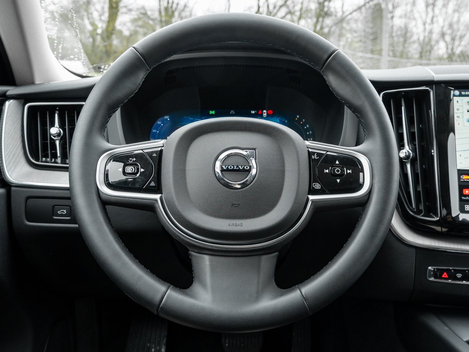 Volvo XC60 B5 AWD PLUS  HARMAN KARDON  20 ALLOY WHEEL  CPO 2025-7