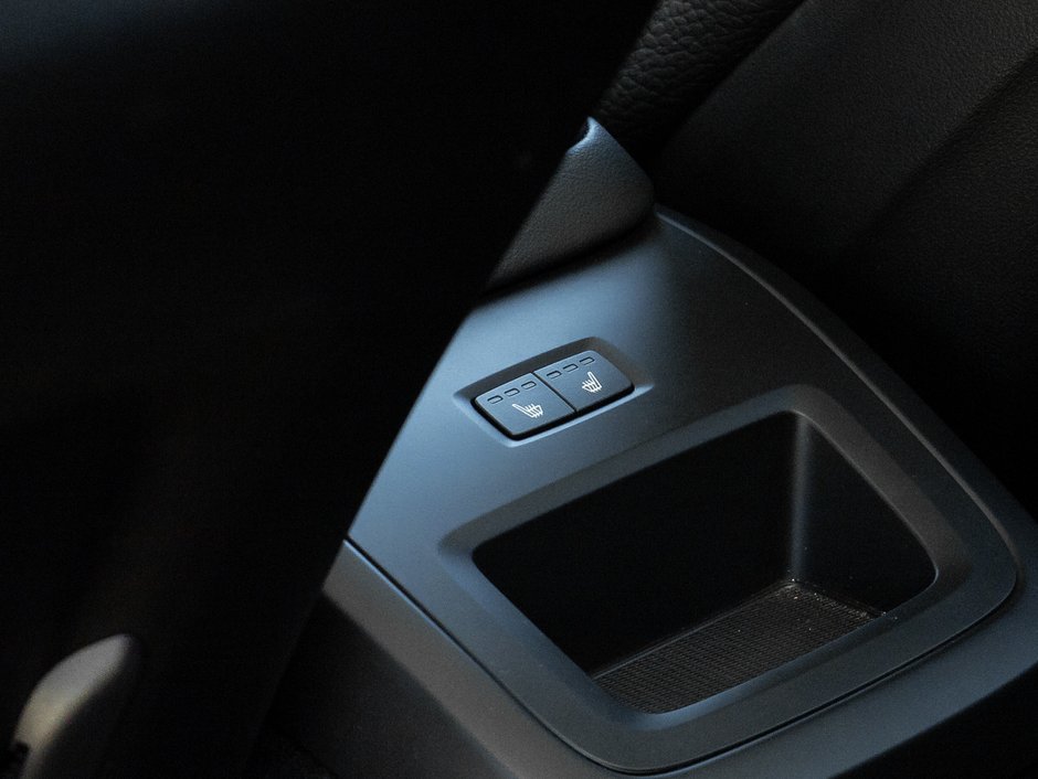 2025 Volvo XC60 B5 AWD Plus Dark Theme-24