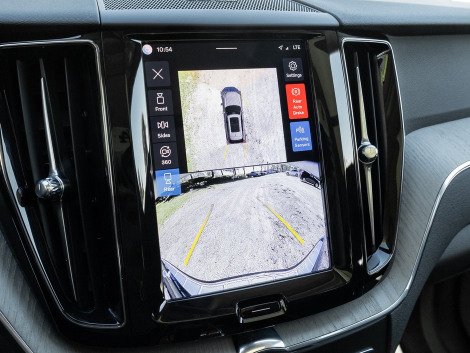 2025 Volvo XC60 B5 AWD Plus Dark Theme-12