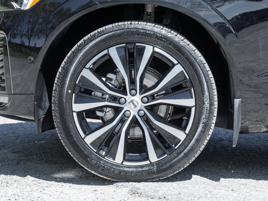 2025 Volvo XC60 B5 AWD Plus Dark Theme-3