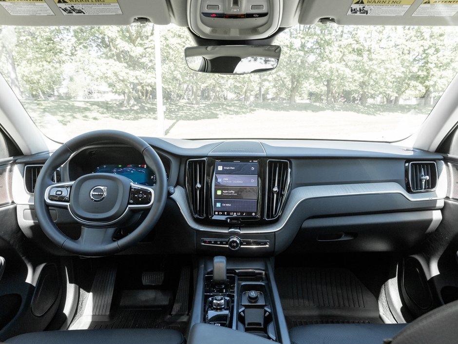 2025 Volvo XC60 B5 AWD PLUS  HARMAN KARDON  20 ALLOY WHEELS  CPO-25