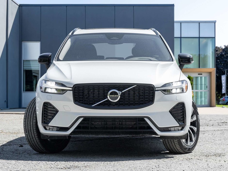 2025 Volvo XC60 Core Dark Theme-1
