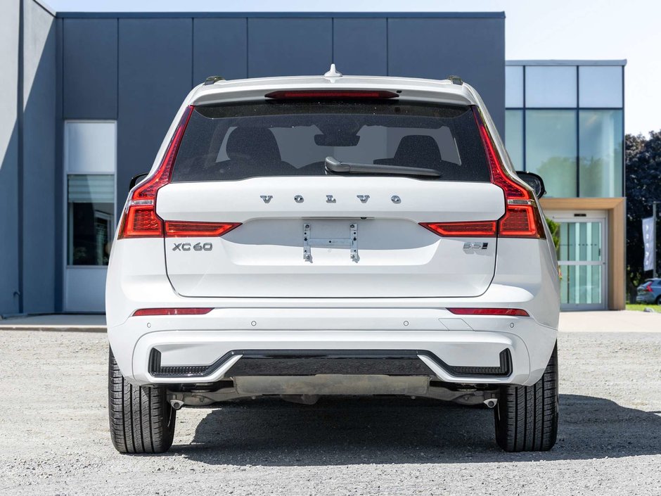 2025 Volvo XC60 Core Dark Theme-5