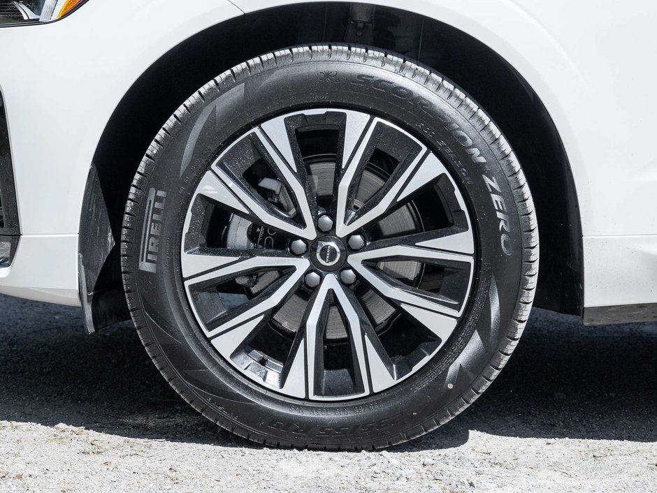 2025 Volvo XC60 Core Dark Theme-3