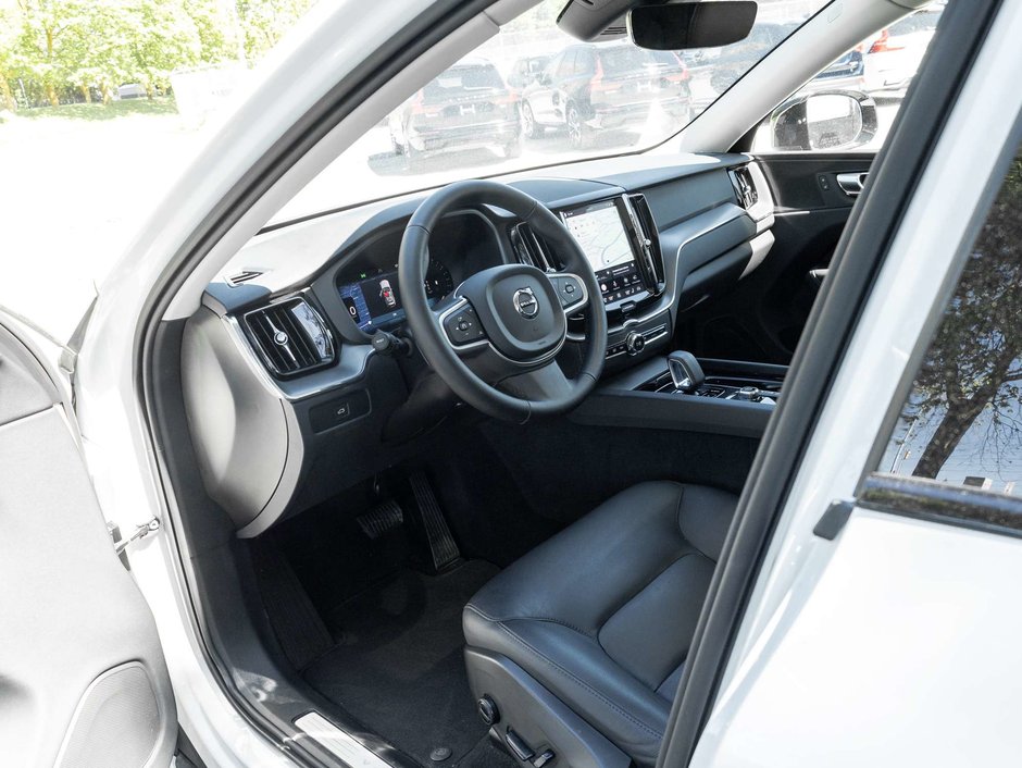 2025 Volvo XC60 Core Dark Theme-6