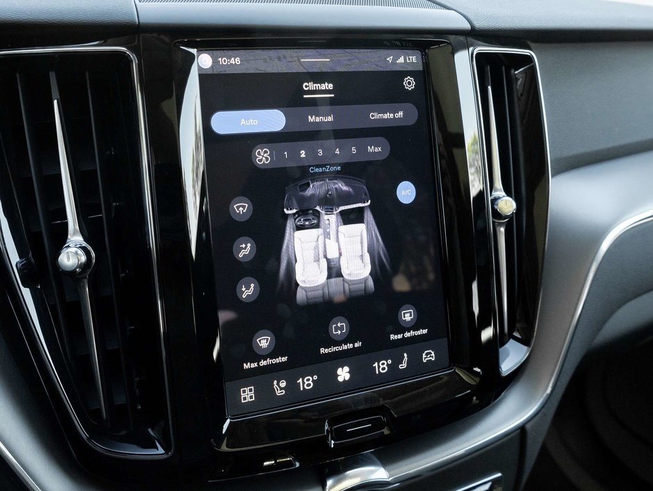 2025 Volvo XC60 Core Dark Theme-17