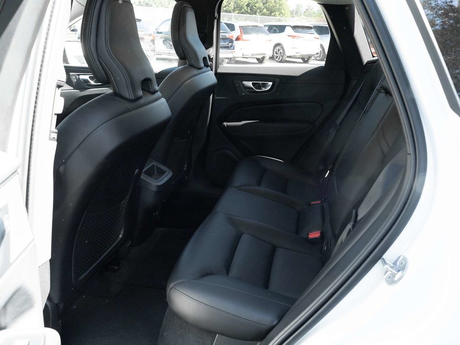 2025 Volvo XC60 Core Dark Theme-21
