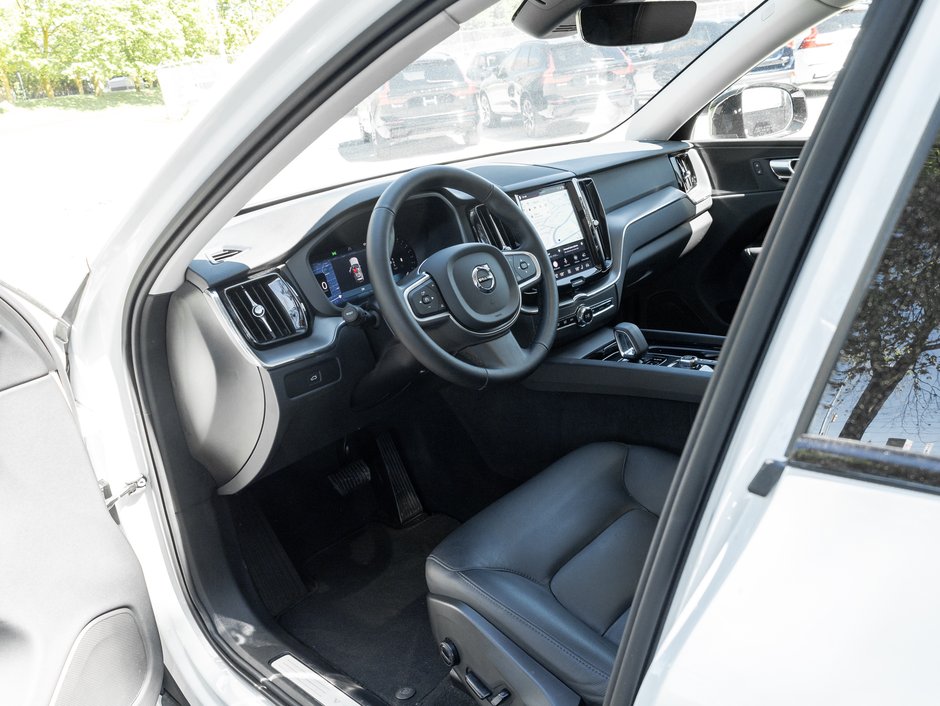 2025 Volvo XC60 B5 AWD Core  VOLVO CPO RATE fr 3.49%*  21 WHEELS-6