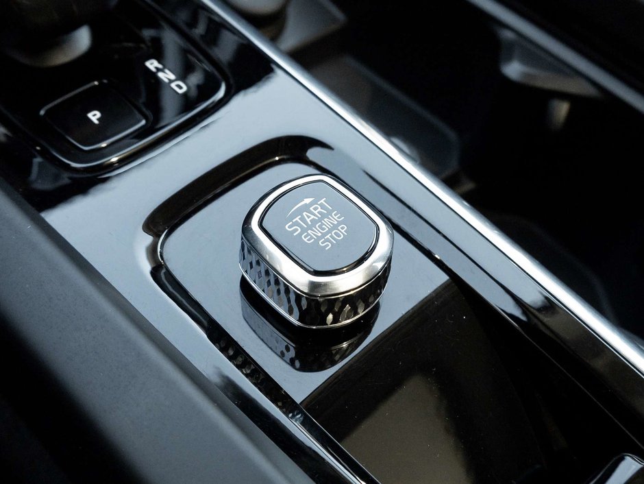 2025 Volvo XC60 Core Dark Theme-15