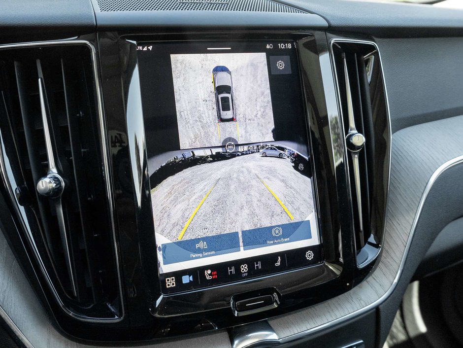 2025 Volvo XC60 Plus Dark Theme-12